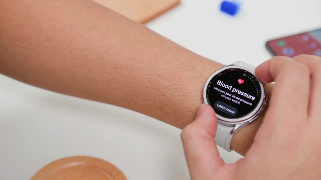 Samsung Galaxy Watch6 Classic After 1 Month: The Truth? BEST Android Smartwatch? 🤔 2 1.1 even its huge