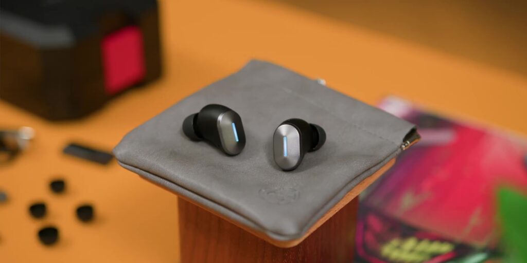 3.1 earbuds 1