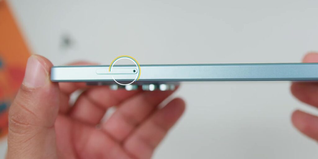 4.7 microSD slot
