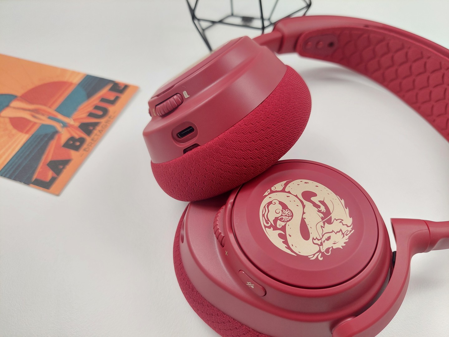 SteelSeries Arctis Nova 7 Dragon Edition Review: Unleashing the Beast 4 SteelSeries Arctis Nova 7 Dragon Edition earcups