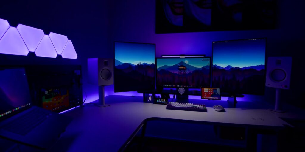 2024 Ultimate Triple-Monitor Productivity, Double Workstation Desk Setup 🖥️ 48 7.1 night view