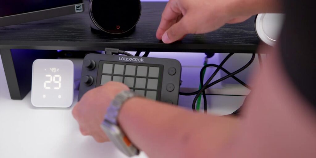 2024 Ultimate Triple-Monitor Productivity, Double Workstation Desk Setup 🖥️ 26 4.5 loupedeck issue