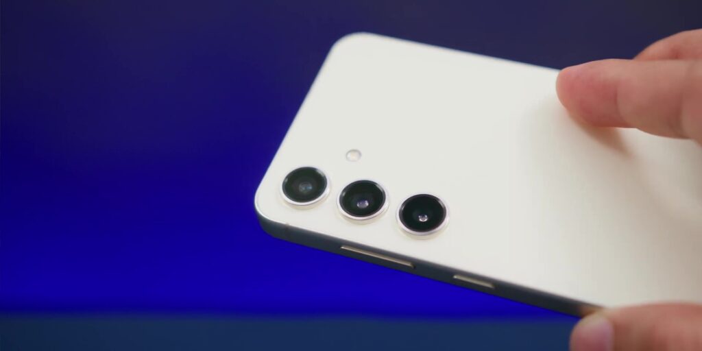 Is There A Problem With Samsung Galaxy S24? 🤔 Full Review After 4 Weeks 6 2.6 no cam island