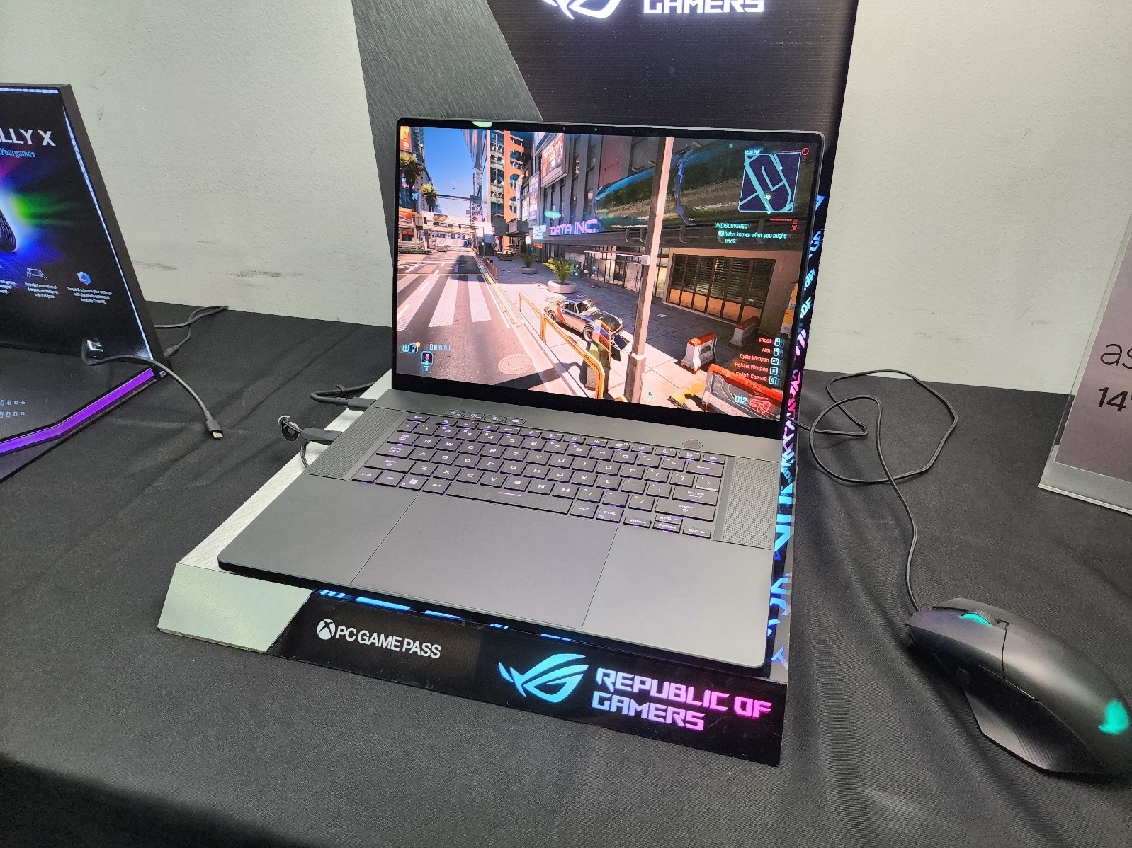 ROG Zephyrus G16 and TUF Gaming A14: ASUS ROG Unleashes AI-Powered Gaming Beasts in Malaysia 1 ROG Zephyrus G16 front