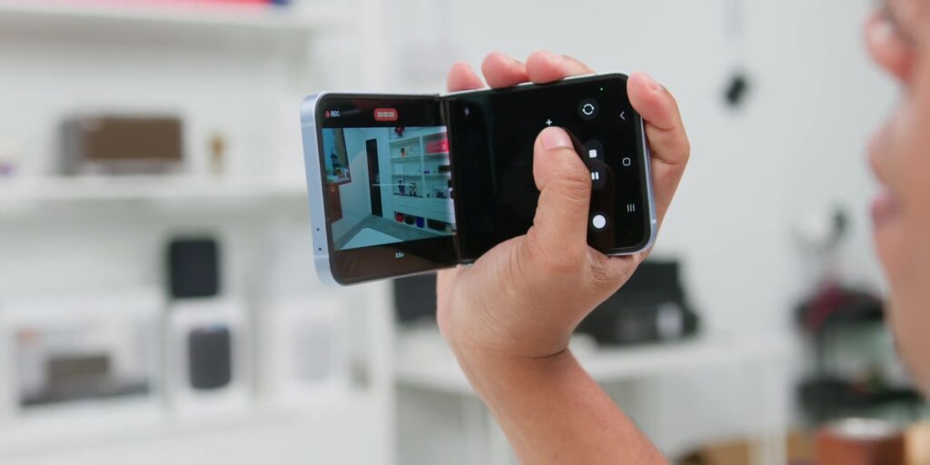 Leveling Up The Samsung Galaxy Z Flip6! 💯 27 4.5 camcorder mode