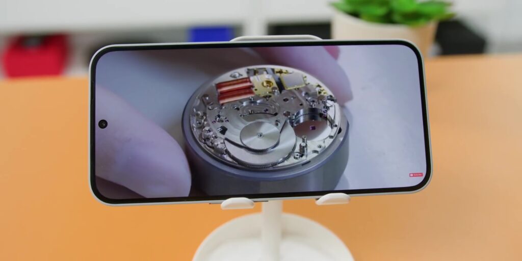 Nothing Phone (2a) Plus: "Nothing" Different? 🤔 12 2.5 display brightness