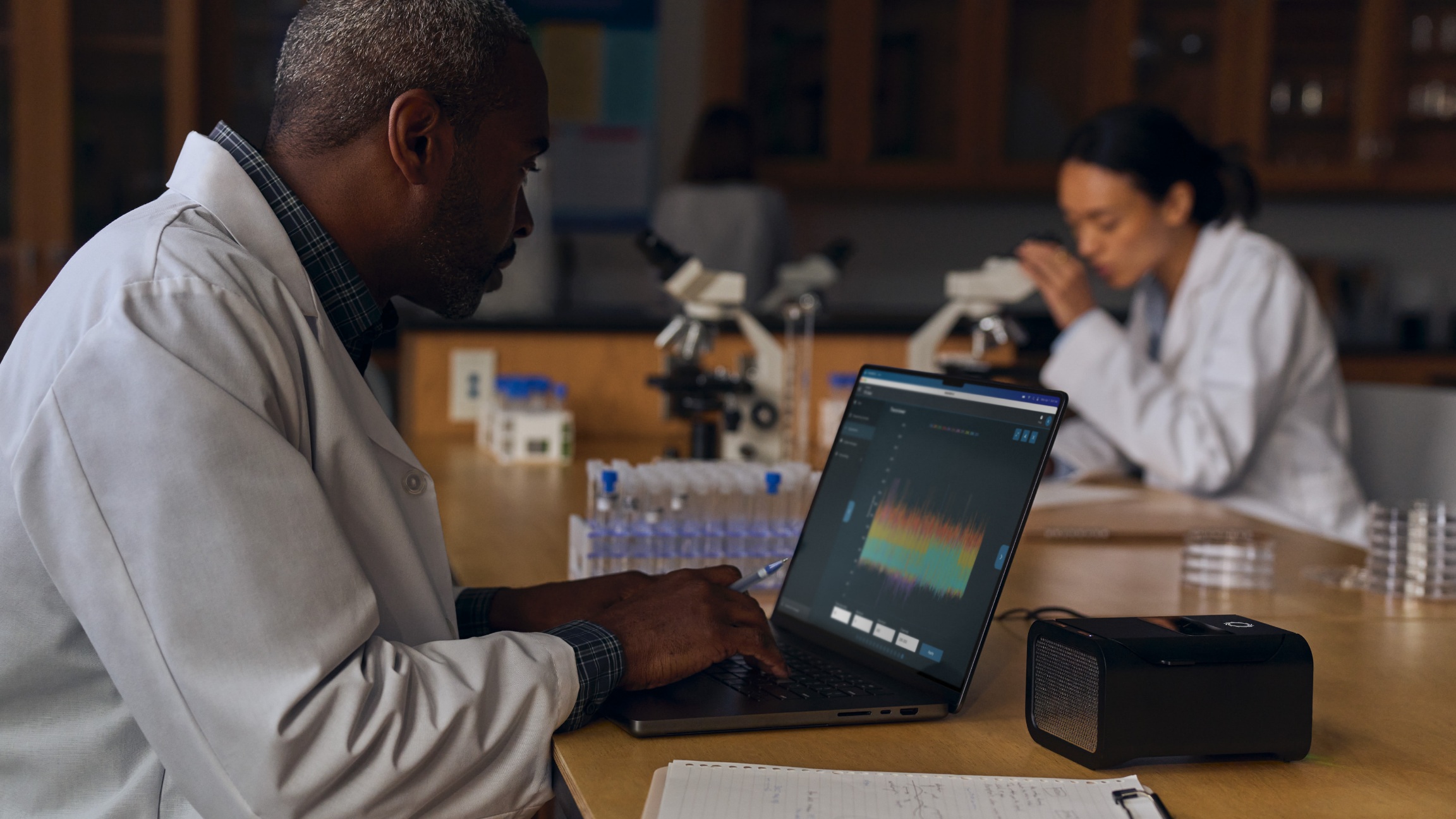 Apple Unveils New MacBook Pro with M4 Chip, Supercharged Performance, and Up to 24 Hours of Battery Life 3 Apple MacBook Pro M4 Lab