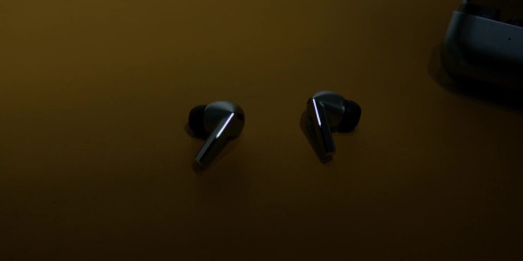 8 TIPS You Must Know About The Samsung Buds3 Pro (+3 Hidden Features!) 8 1.7 find in dark