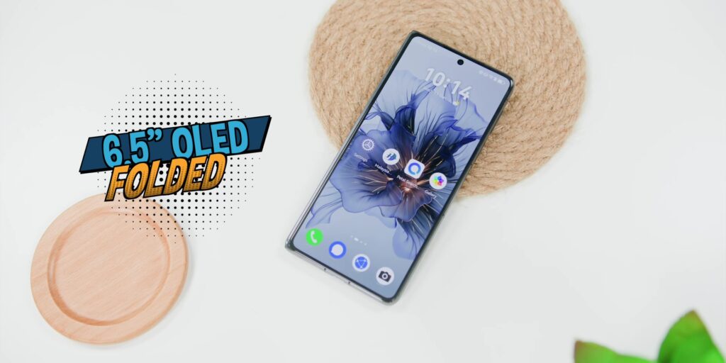 The HUAWEI Mate X6 Does What No Foldable Has Done Before… But Is It Enough? 🤔 13 4.1 folded display