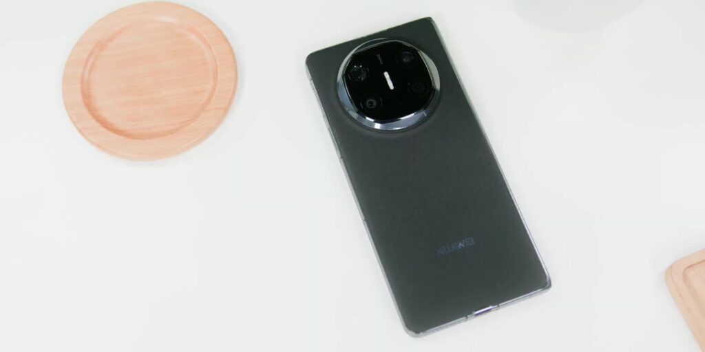 The HUAWEI Mate X6 Does What No Foldable Has Done Before… But Is It Enough? 🤔 1 0.2 general mate xsix