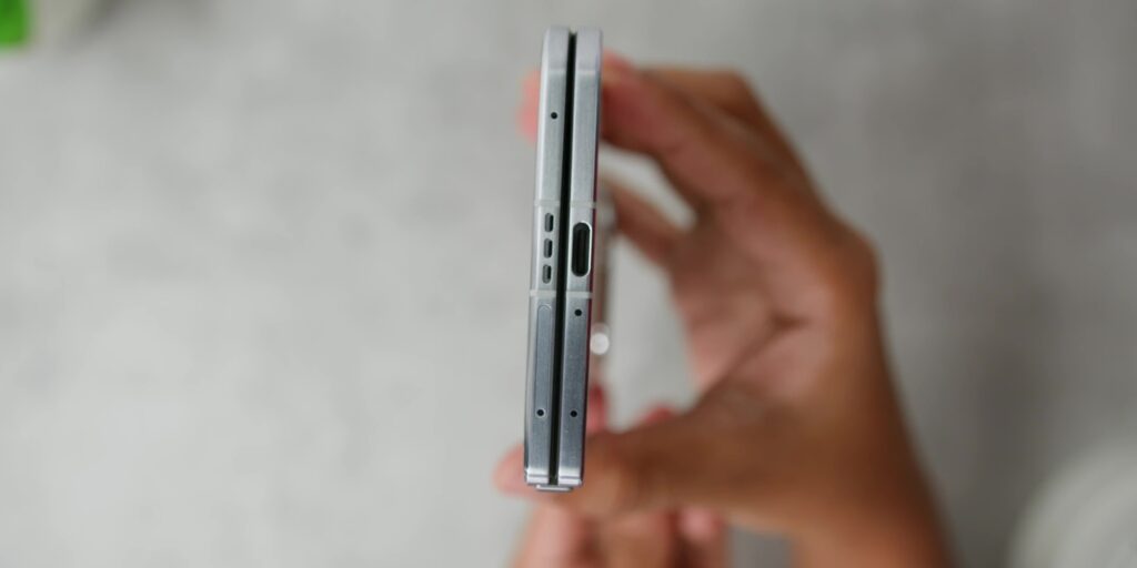 1.1 just 893mm thin