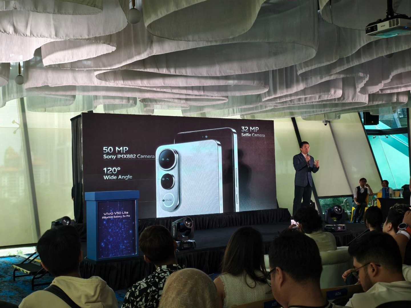 vivo V50 Lite 5G Debuts in Malaysia: Slim Design, Powerful Battery, and Robust Features 3 vivo V50 Lite 5G camera