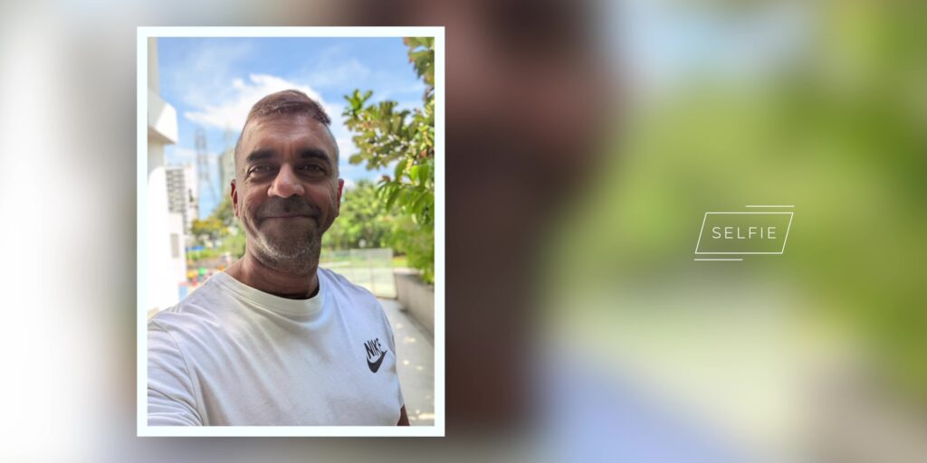 4.4 selfie bright background
