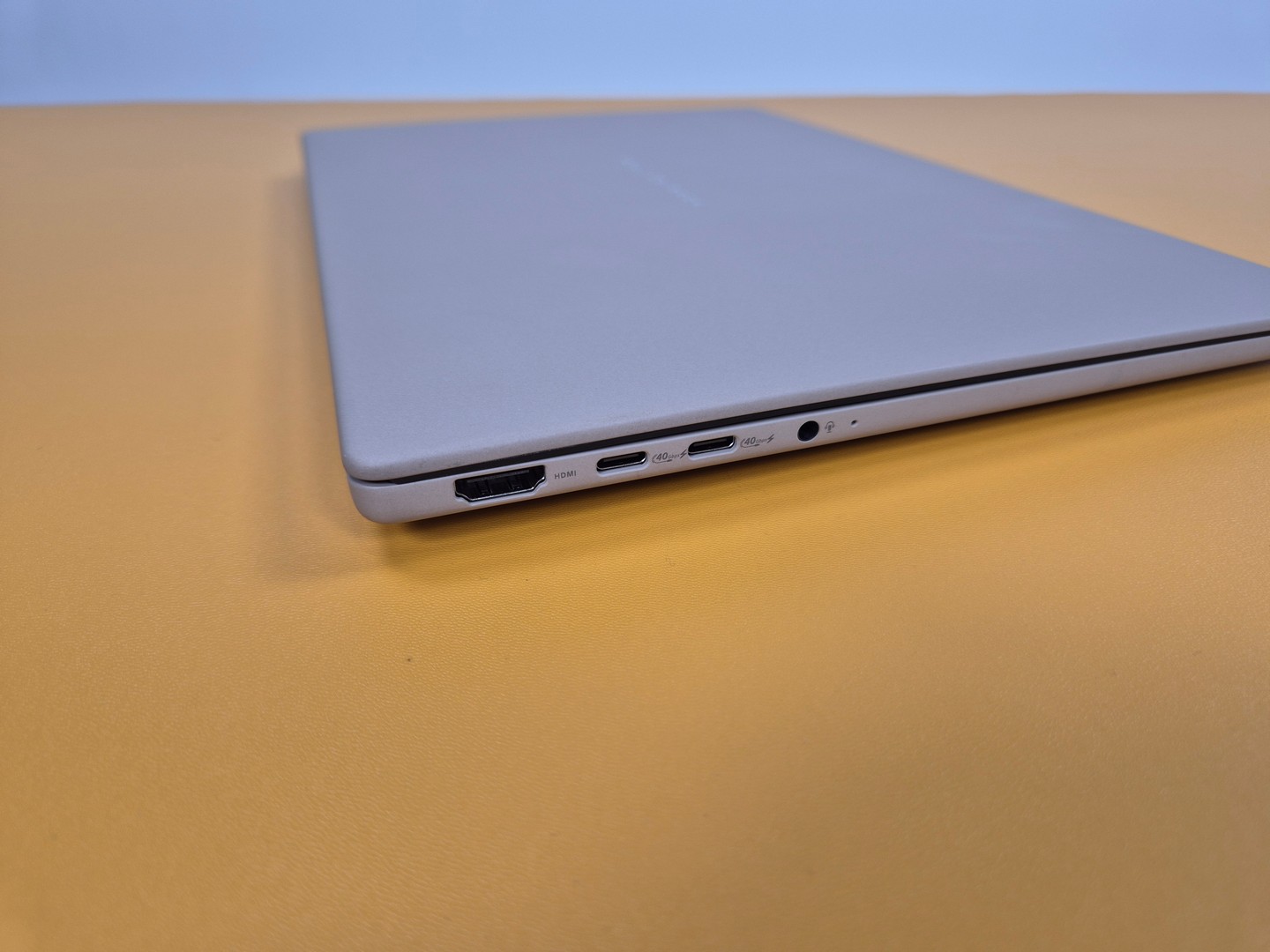 ASUS Zenbook A14 (UX3407Q) Review: Lightweight Elegance Meets AI-Enhanced Productivity 6 ASUS Zenbook A14 UX3407Q Review Port 1