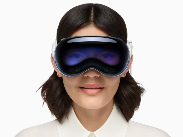 Apple Vision Pro 2 Coming Late 2025