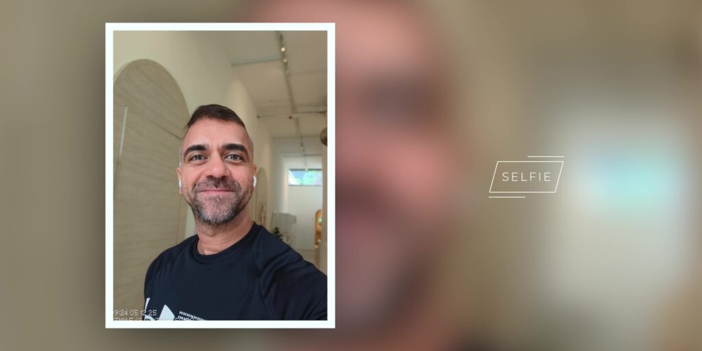 6.10 selfie indoor