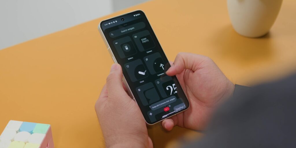 Nothing Phone (3) vs Samsung Galaxy S25: Style vs. Stability 210 7.2 nothing widgets