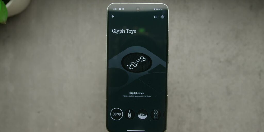 Nothing Phone (3) vs Samsung Galaxy S25: Style vs. Stability 150 2.7 glyph toys