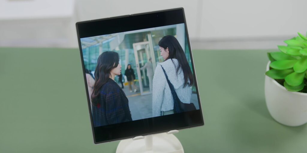 1.5 bigger inner display