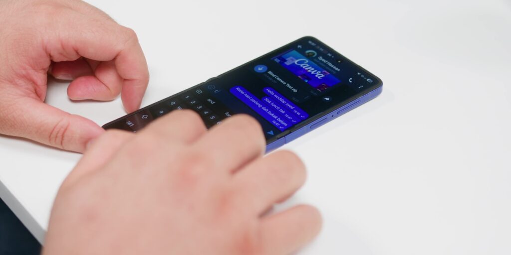 Samsung Galaxy Z Flip7 After 2 Weeks: Finally the Foldable Worth Switching To? 19 2.9 type on surface