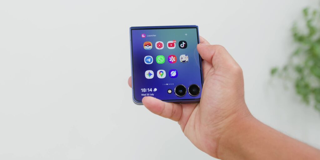 Samsung Galaxy Z Flip7 After 2 Weeks: Finally the Foldable Worth Switching To? 11 1.10 launcher widget
