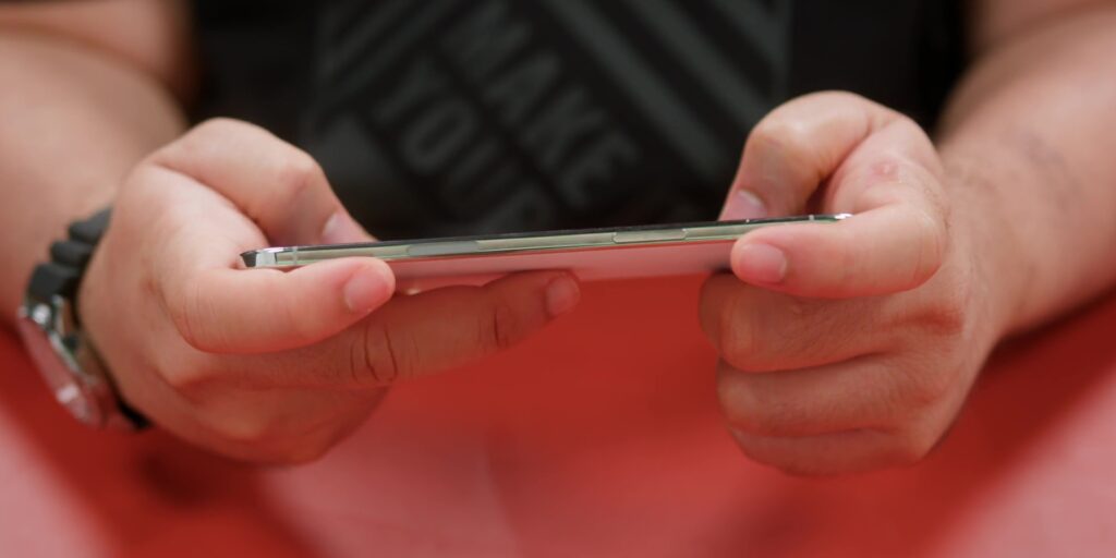 iPhone Air Review: When Less is MORE? 19 3.2 thin gaming