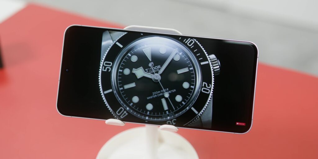 Samsung Galaxy S25 FE After 2 Weeks: Be SMART! 7 2.2 flat display