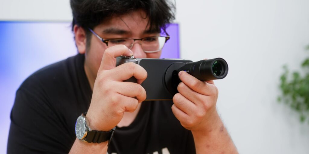 vivo X300 Pro vs iPhone 17 Pro: In-Depth Camera Comparison 83 10.2 TP extender