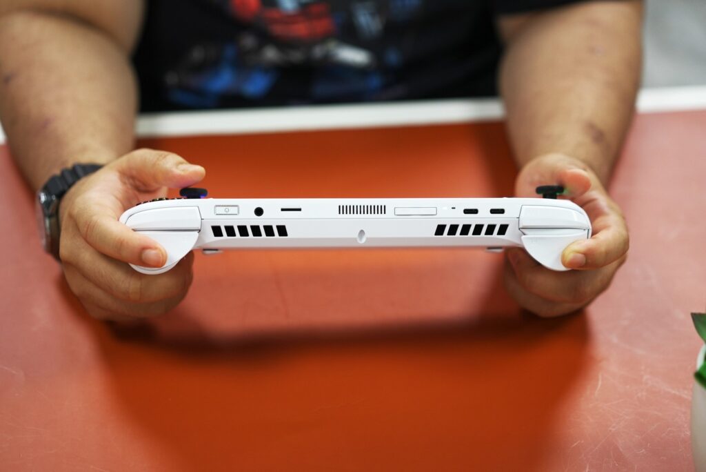 ROG Xbox Ally Review: The Base Model Still Slaps 3 ROG Xbox Ally Review 3