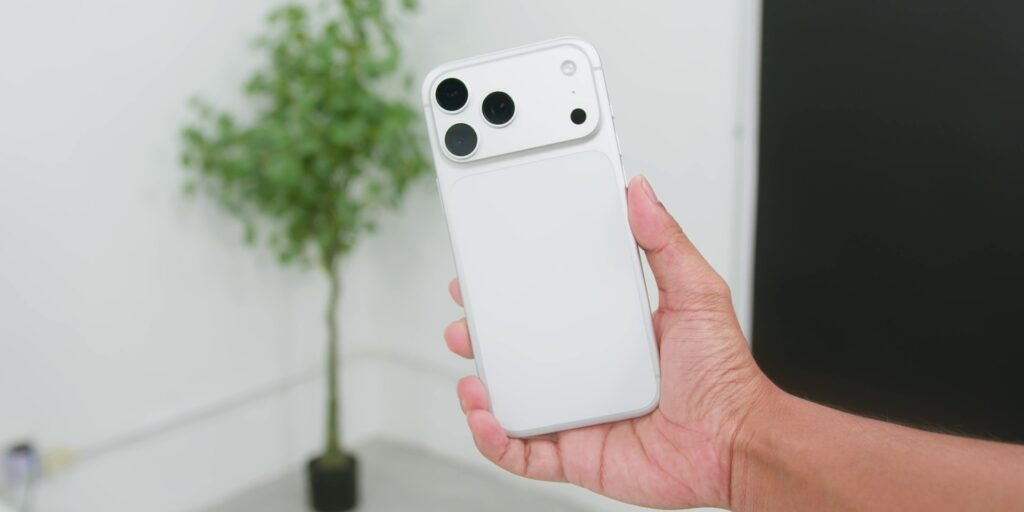 iPhone 17 Pro & Pro Max Review After 2 Weeks: The Biggest Upgrade You Can’t See? 2 1.1 silver color