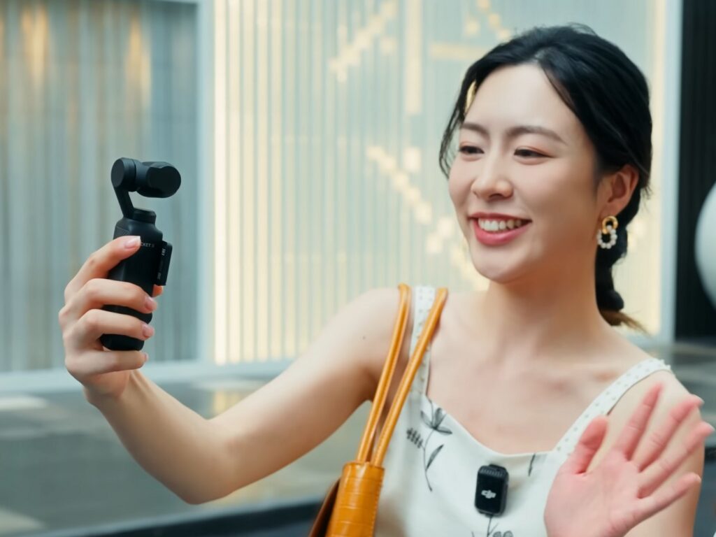 vivo Reportedly Developing Dedicated Vlog Camera to Rival DJI Osmo Pocket 1 vivo Expands Beyond Smartphones With Reported Vlog Camera Project
