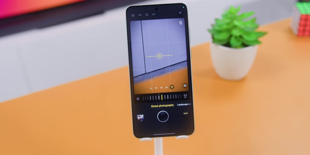 vivo X300 Ultra In-Depth Camera Review: After 1 Month 24 Street photography sample photo showcasing the unique color grading and speed of the vivo X300 Ultra.