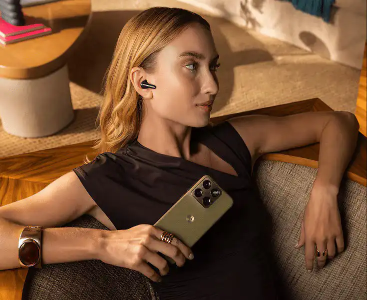 The 5,200-Nit Delusion: Why the New Motorola Edge Series' Record-Breaking Display is a Heat Throttling Trap 7 Motorola Edge 2026 lifestyle