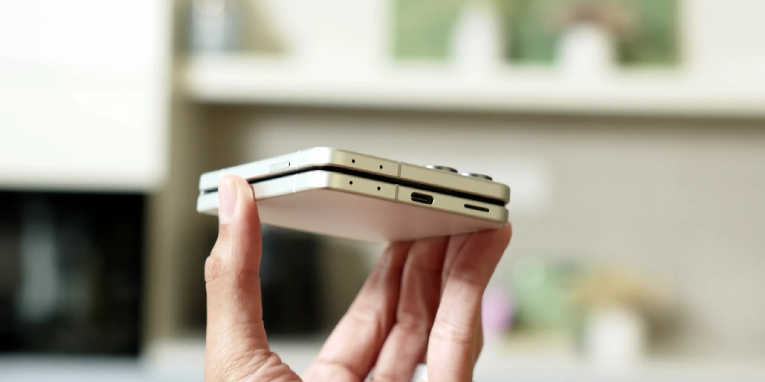 Samsung Galaxy Z Flip 8 folded