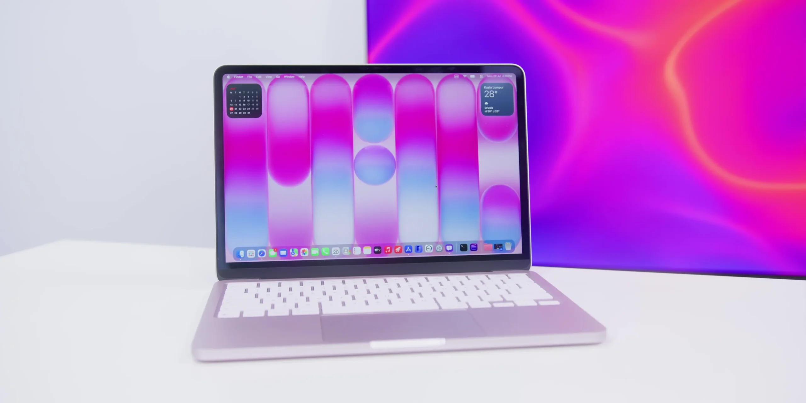 MacBook Neo long term review display